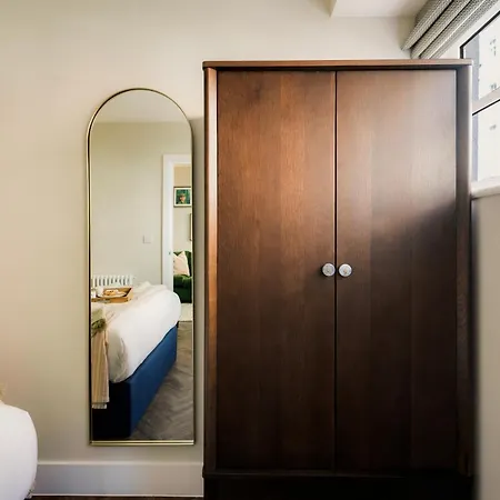 Clifton Road I Your * בריסטול