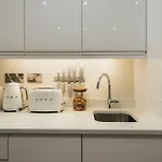 Clifton Road I Your Appartement *