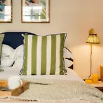 Apartment Clifton Road I Your *