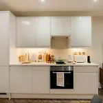 Clifton Road I Your 布里斯托