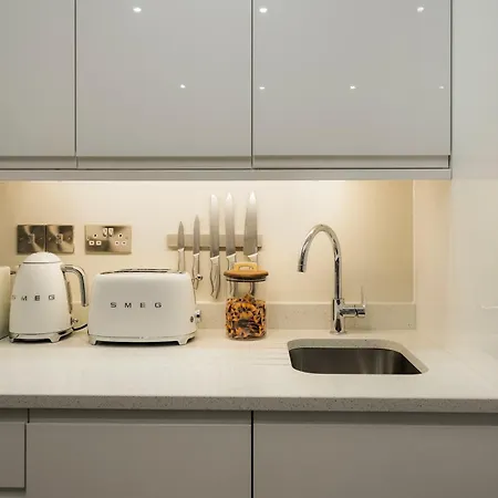 Clifton Road I Your Lejlighed *