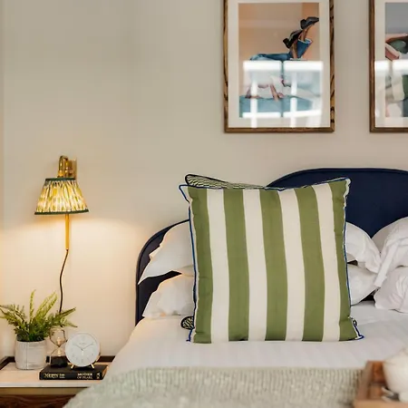 Clifton Road I Your Lejlighed