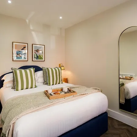 Clifton Road I Your Lejlighed *