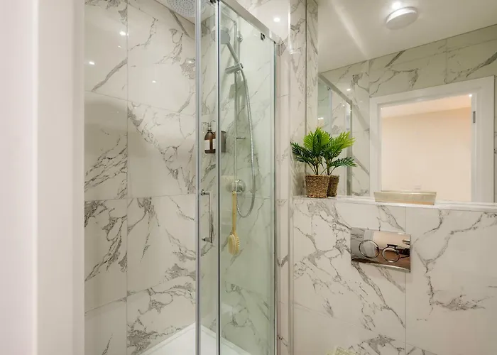 Clifton Road I Your * Bristol