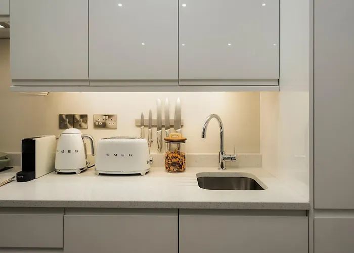 Clifton Road I Your Lejlighed *