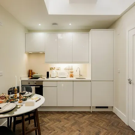 Clifton Road I Your Apartment